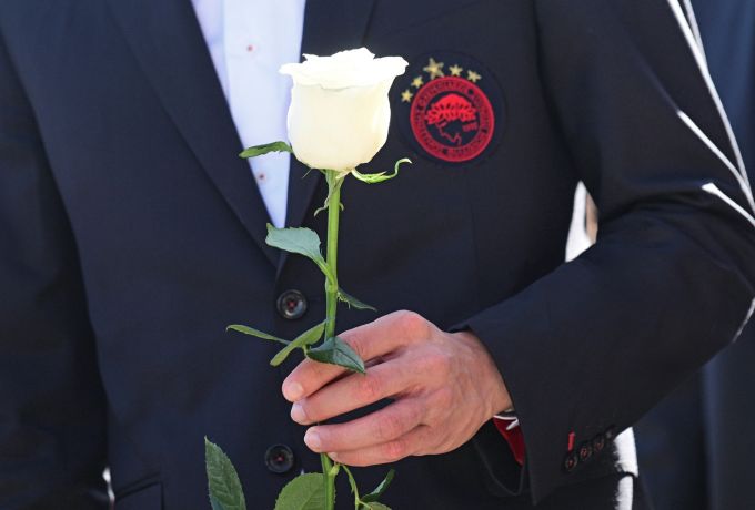 Σπαραγμός και Τιμή: Το Ετήσιο Μνημόσυνο για τα Θύματα της Θύρας 7